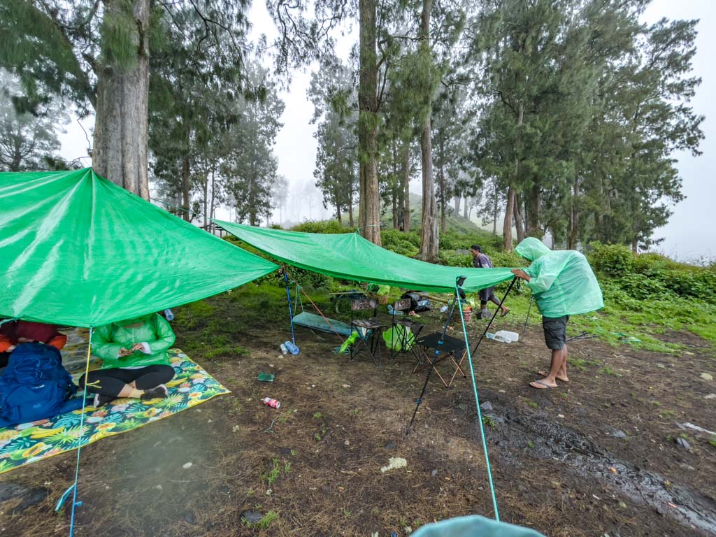lunch at crater lake mount rinjani trek lombok indonesia - laugh travel eat-2