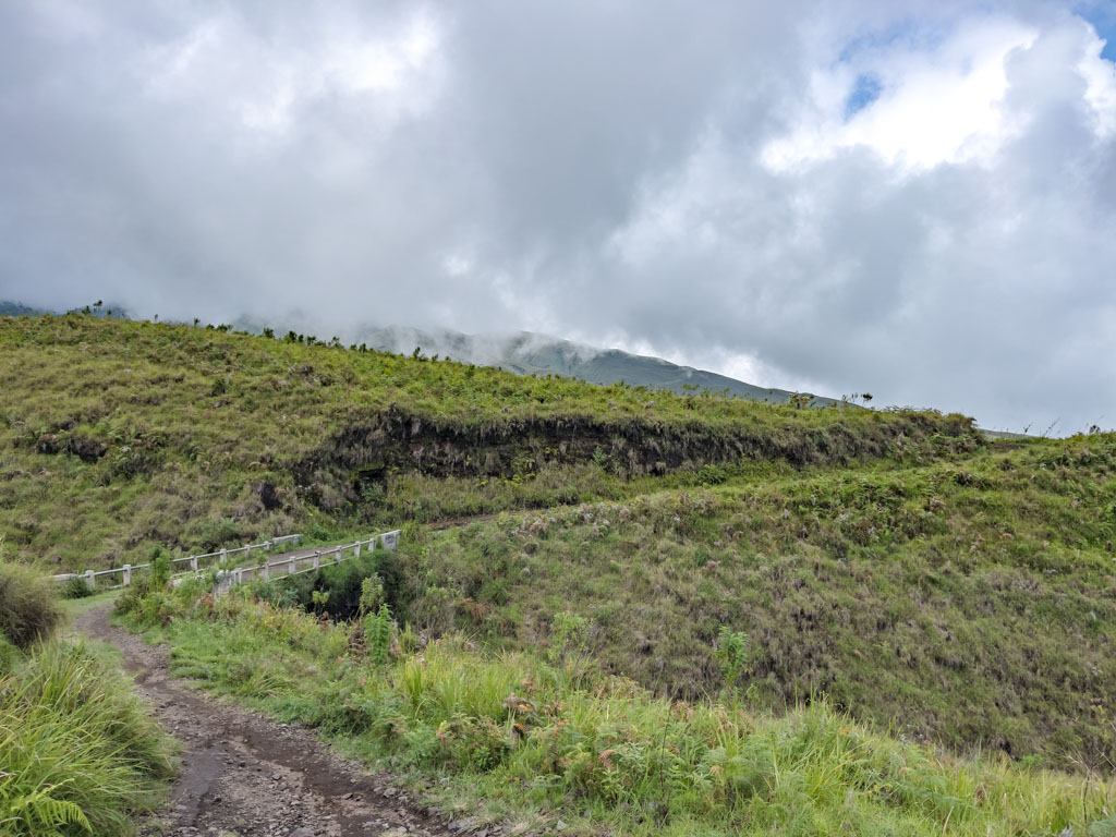 pos 1 to pos 2 sembalun route mount rinjani trek lombok indonesia - laugh travel eat