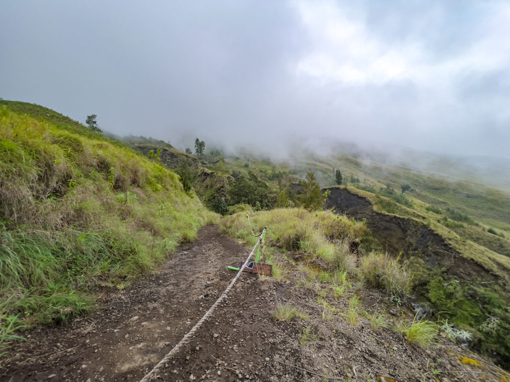 pos 2 to pos 3 sembalun route mount rinjani trek lombok indonesia - laugh travel eat