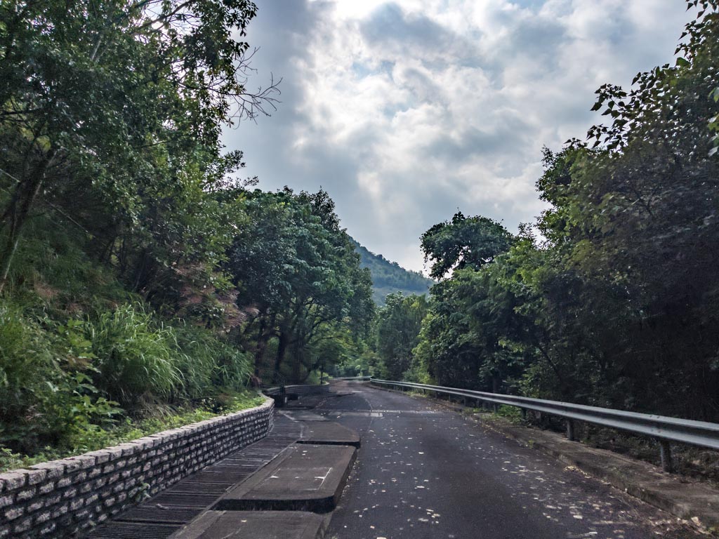 public bathroom sunny bay mtr to starting point easter island rock hike lantau island hong kong - laugh travel eat