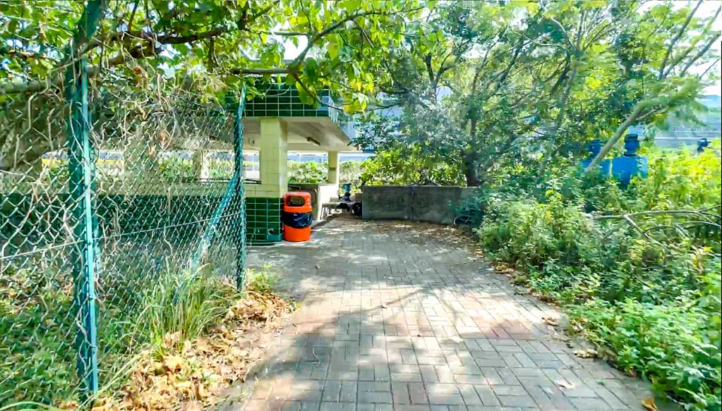 public bathroom sunny bay mtr starting point easter island rock hike lantau island hong kong - laugh travel eat