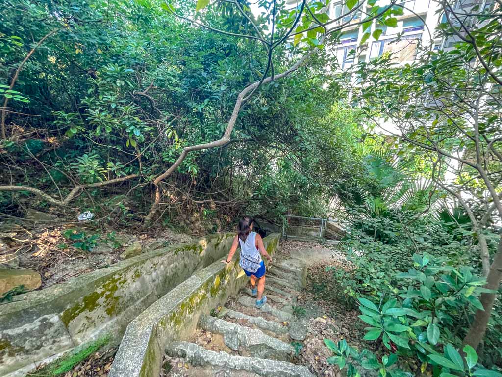 yi pak au to neo horizon easter island rock hike lantau island hong kong - laugh travel eat