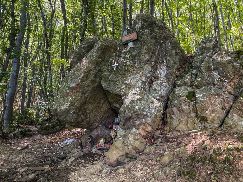 trail start to boyana lake sofia bulgaria - laugh travel eat
