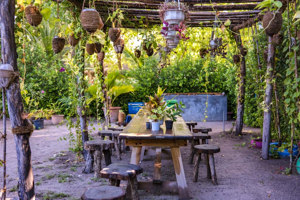 Garden table Green Fingers Villa Park Sun Island Maldives - laugh travel eat