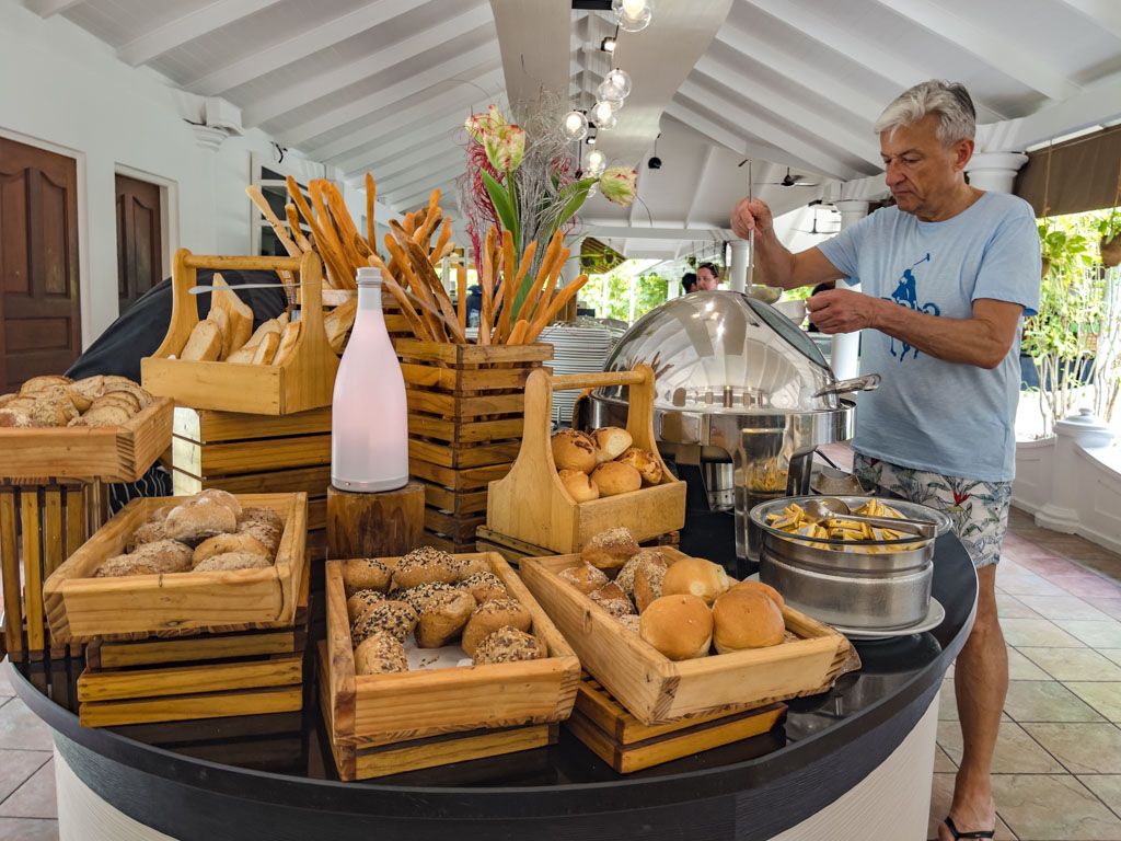buffet lunch at southern star Villa Park Sun Island Maldives - laugh travel eat-2