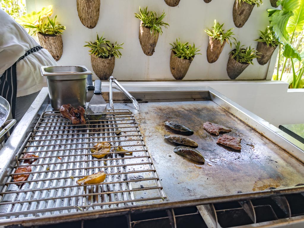 buffet lunch at southern star Villa Park Sun Island Maldives - laugh travel eat-2