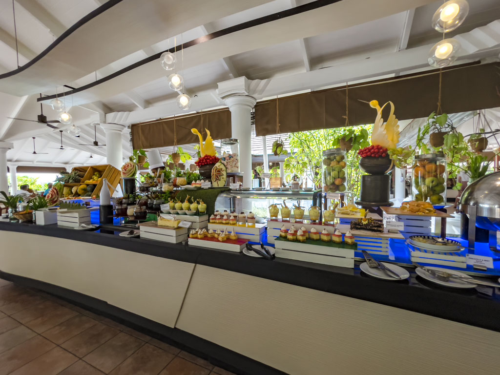 buffet lunch at southern star Villa Park Sun Island Maldives - laugh travel eat-2