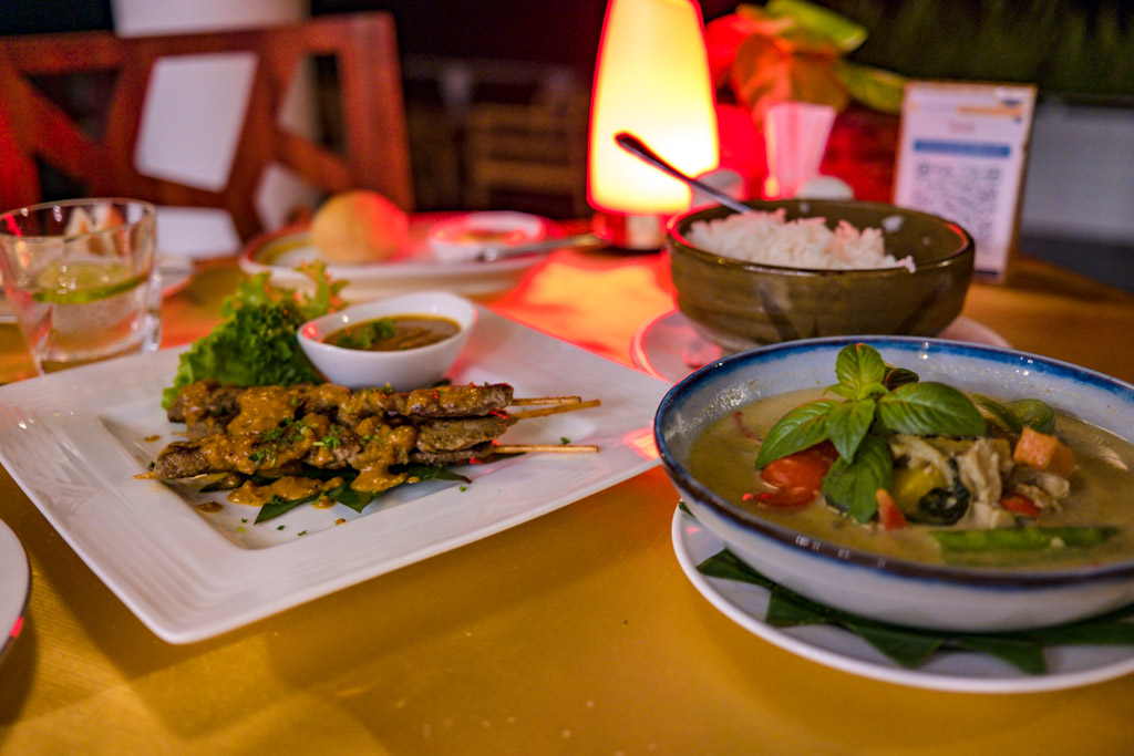 dinner at Sun Star Thai Restaurant Villa Park Sun Island Maldives - laugh travel eat