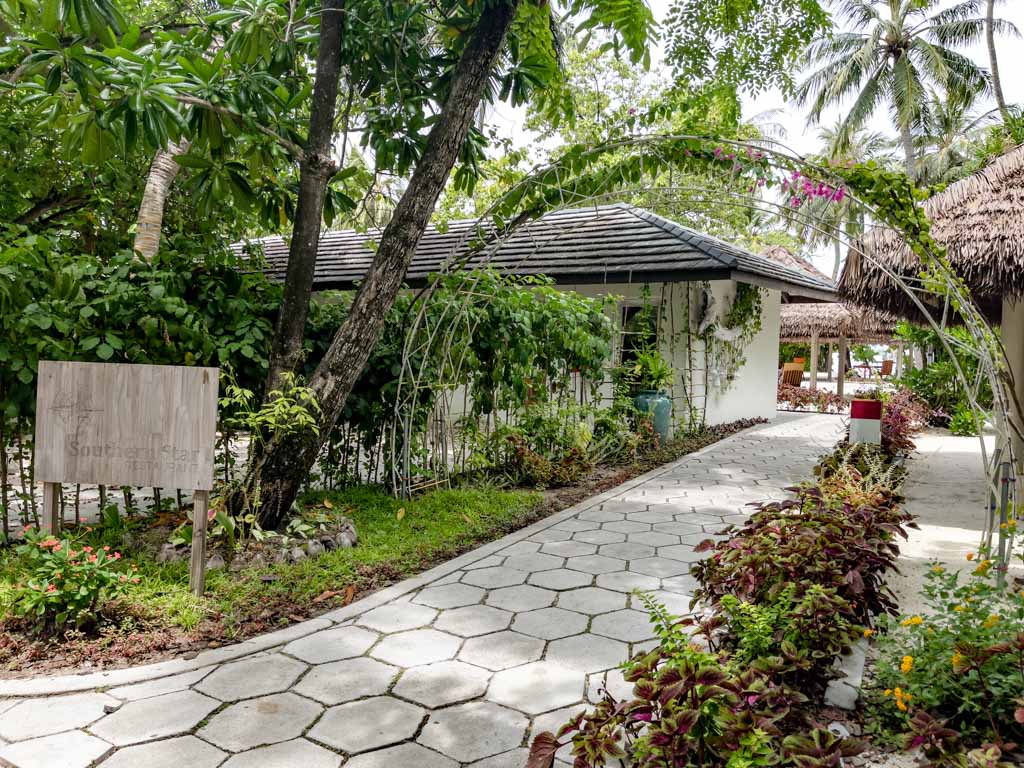 southern star restaurant Villa Park Sun Island Maldives - laugh travel eat