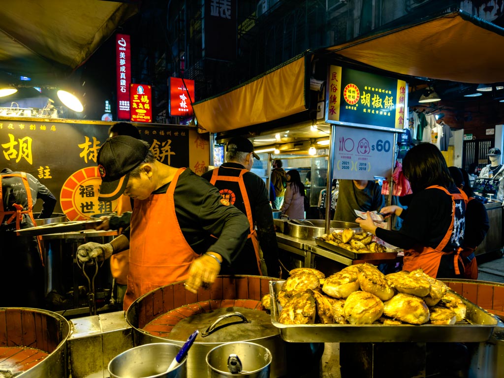Fuzhou Ancestor Pepper Pie 福州世祖胡椒餅 raohe night market taipei taiwan - laugh travel eat