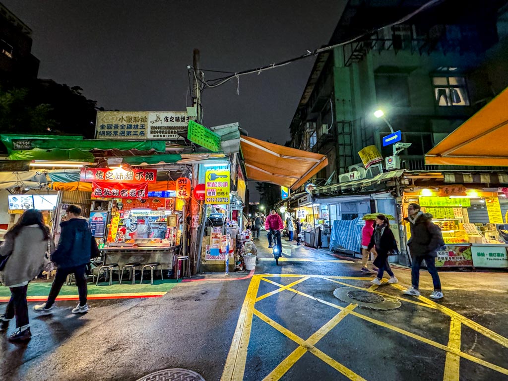shida night market taipei taiwan - laugh travel eat