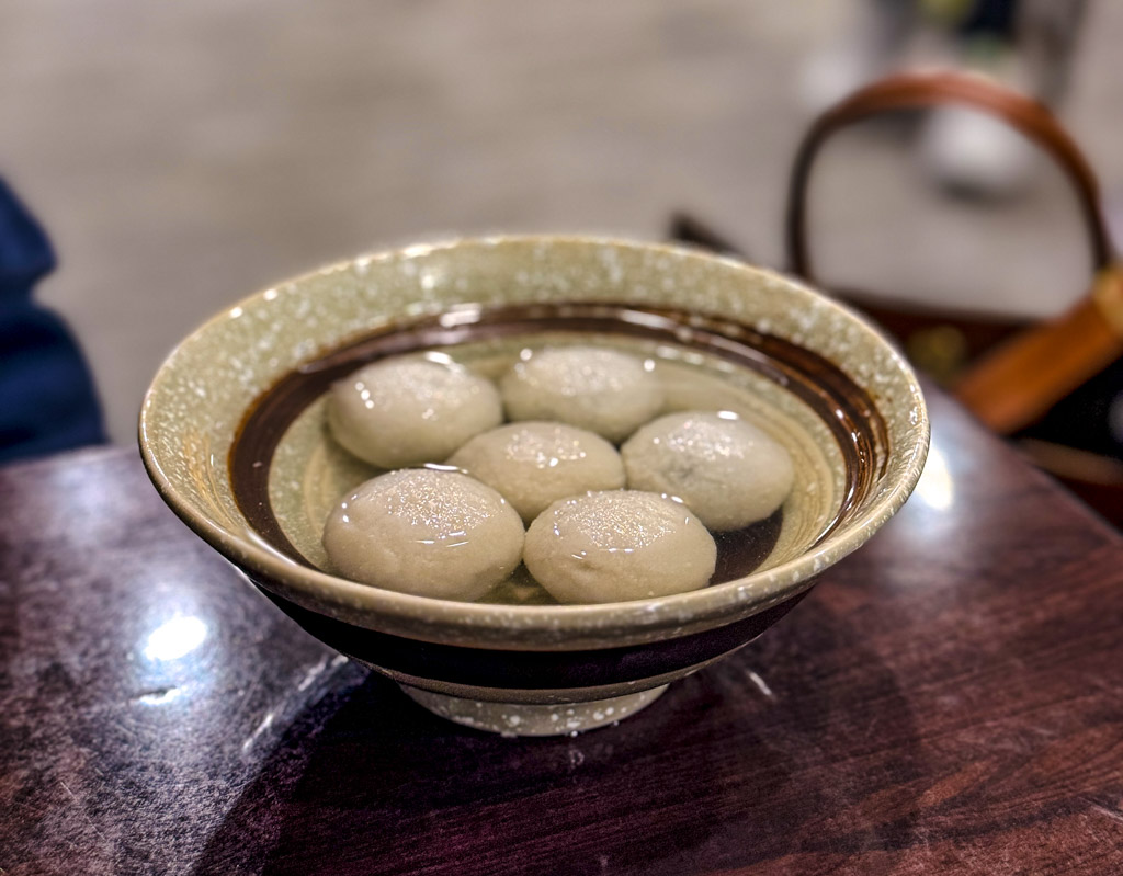 Yu Pin Tongyuan 通化街冰火湯圓 raohe night market taipei taiwan - laugh travel eat raohe night market taipei taiwan - laugh travel eat