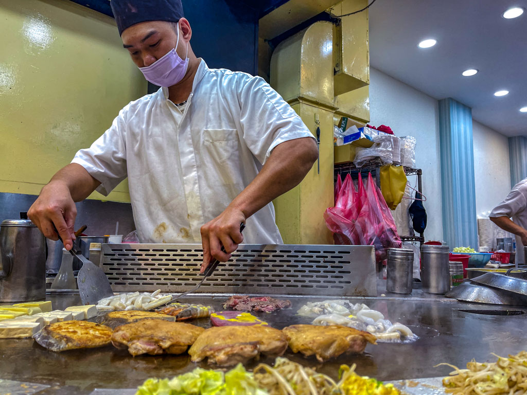 ho lim teppanyaki linjiang night market taipei taiwan - laugh travel eat