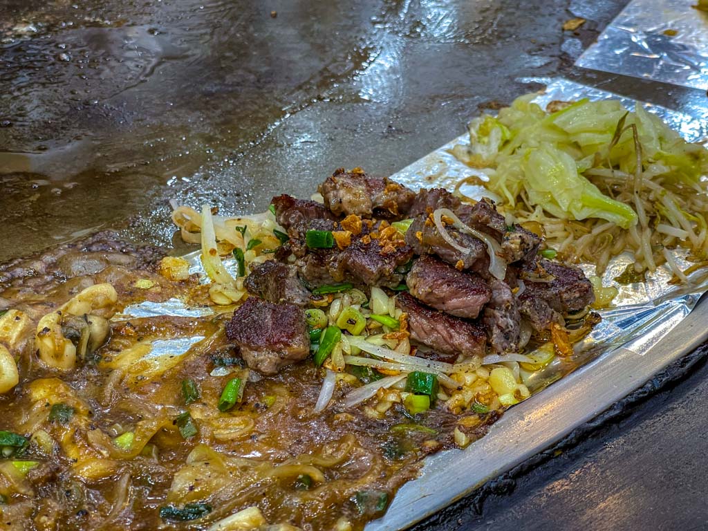 ho lim teppanyaki linjiang night market taipei taiwan - laugh travel eat