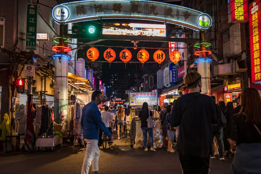 linjiang night market taipei taiwan - laugh travel eat
