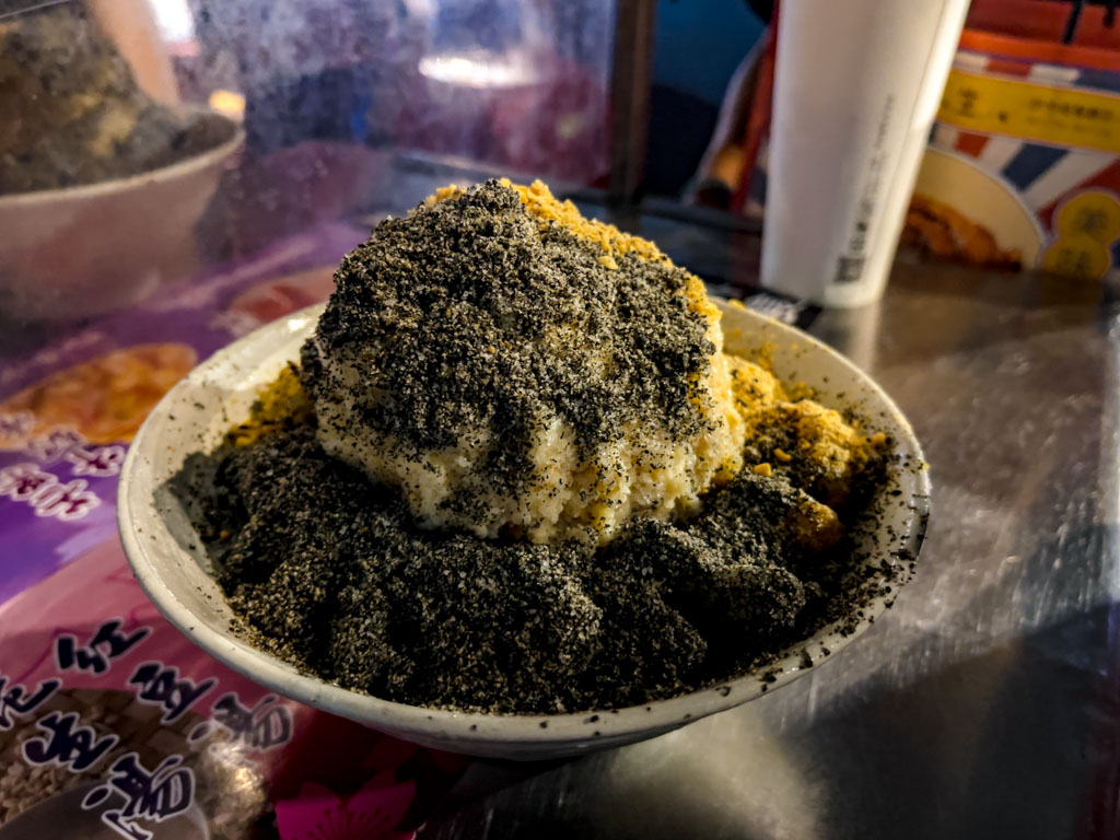 mochi shaved ice ningxia Night Market taipei taiwan - laugh travel eat