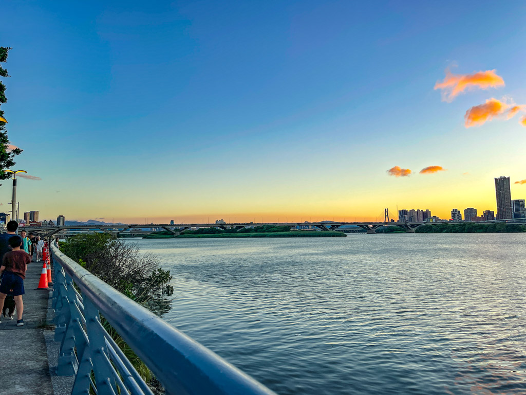 sunset Dadaocheng Wharf Market taipei taiwan - laugh travel eat