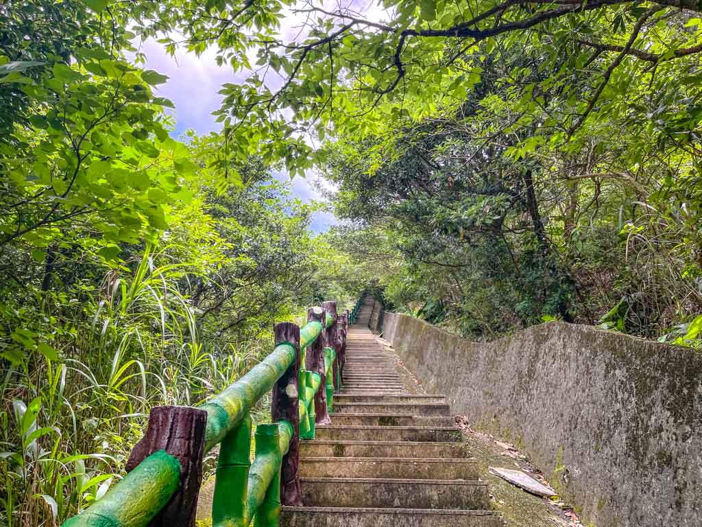 first section of stairs teapot mountain hike taiwan - laugh travel eat