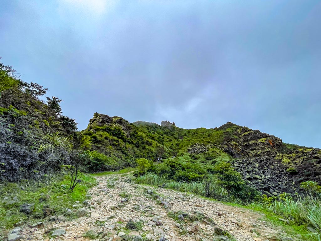 hiking to the peak of teapot mountain hike taiwan - laugh travel eat