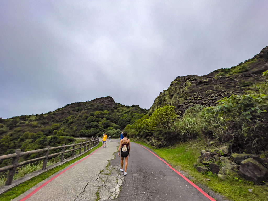 pavilion to peak hike teapot mountain hike taiwan - laugh travel eat