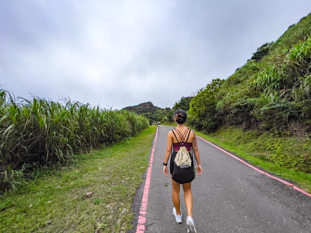 pavilion to peak hike teapot mountain hike taiwan - laugh travel eat