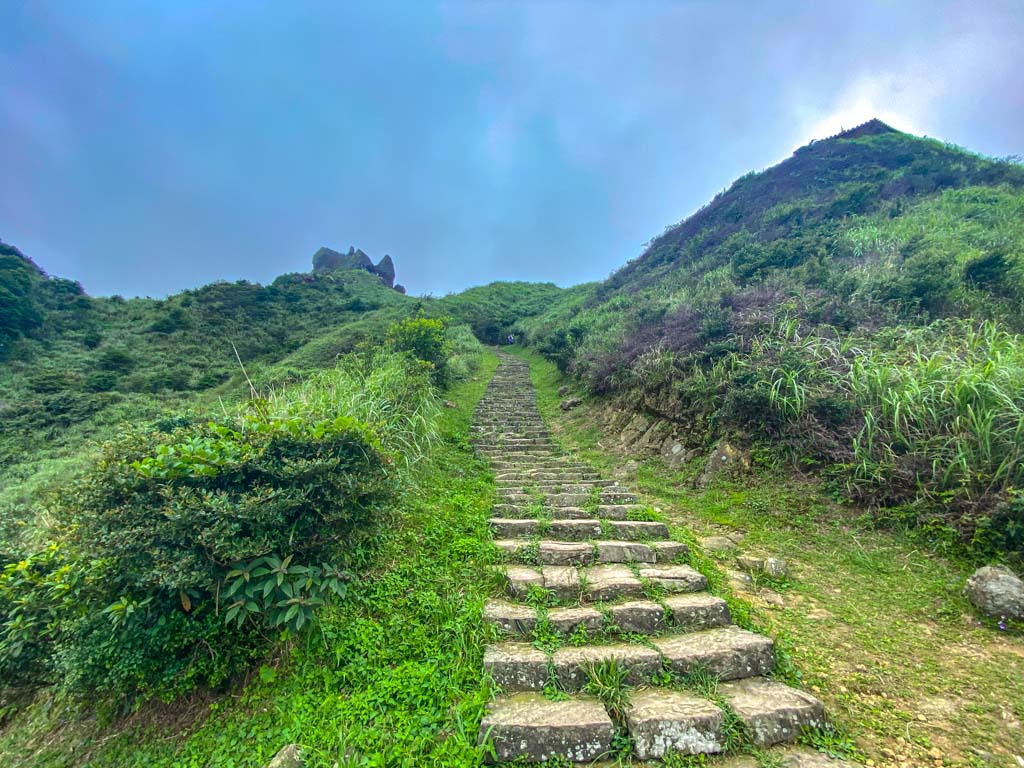 peak hike teapot mountain hike taiwan - laugh travel eat