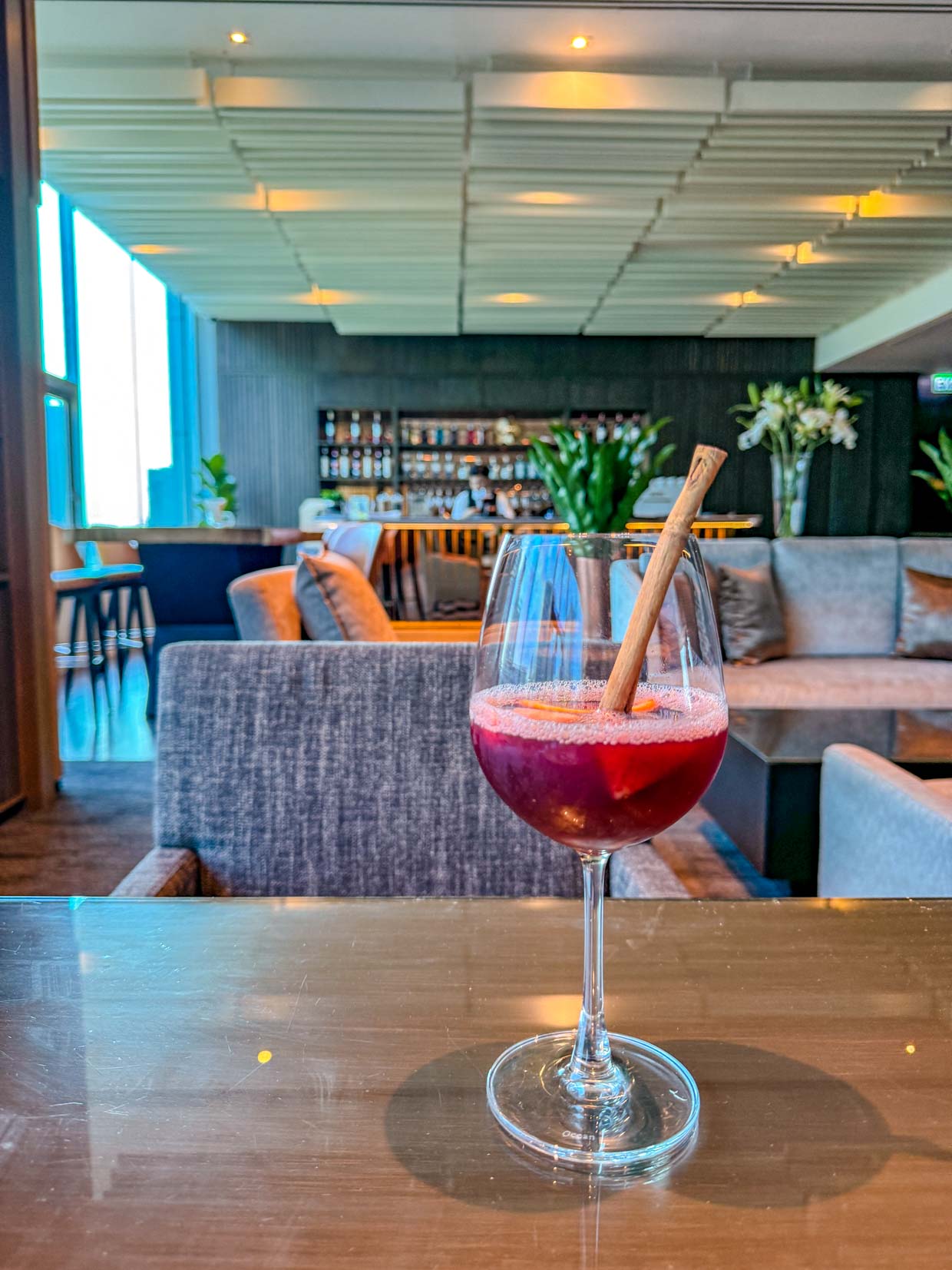 evening tea and cocktail Siraa club Amari Bangkok Pratunam Thailand - laugh travel eat