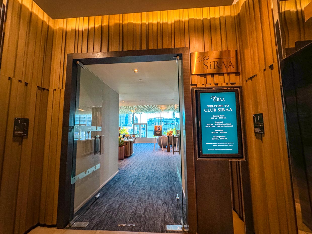 evening tea and cocktail Siraa club Amari Bangkok Pratunam Thailand - laugh travel eat