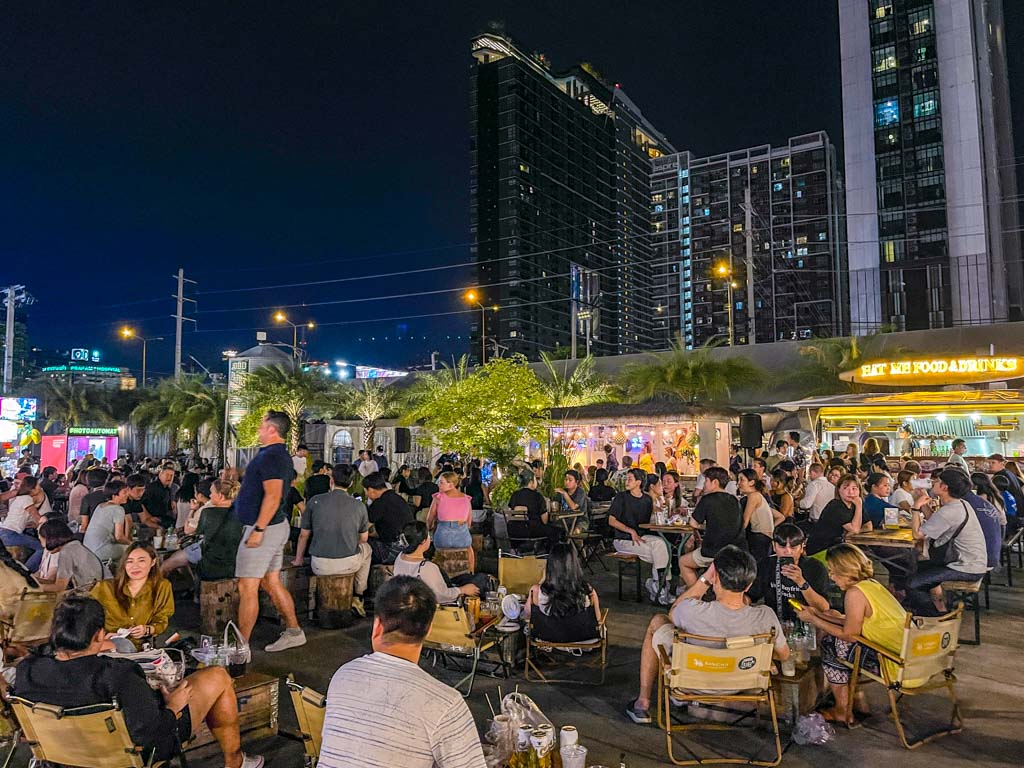 jodd fair rama 9 bangkok thailand - laugh travel eat