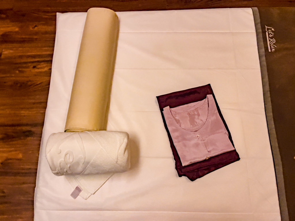 massage room let's relax grand central point bangkok thailand - laugh travel eat