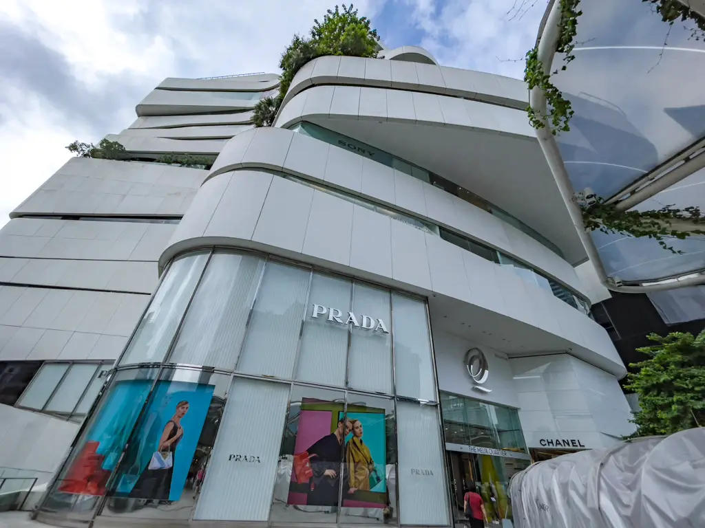 phromphong mall bangkok bts thailand - laugh travel eat