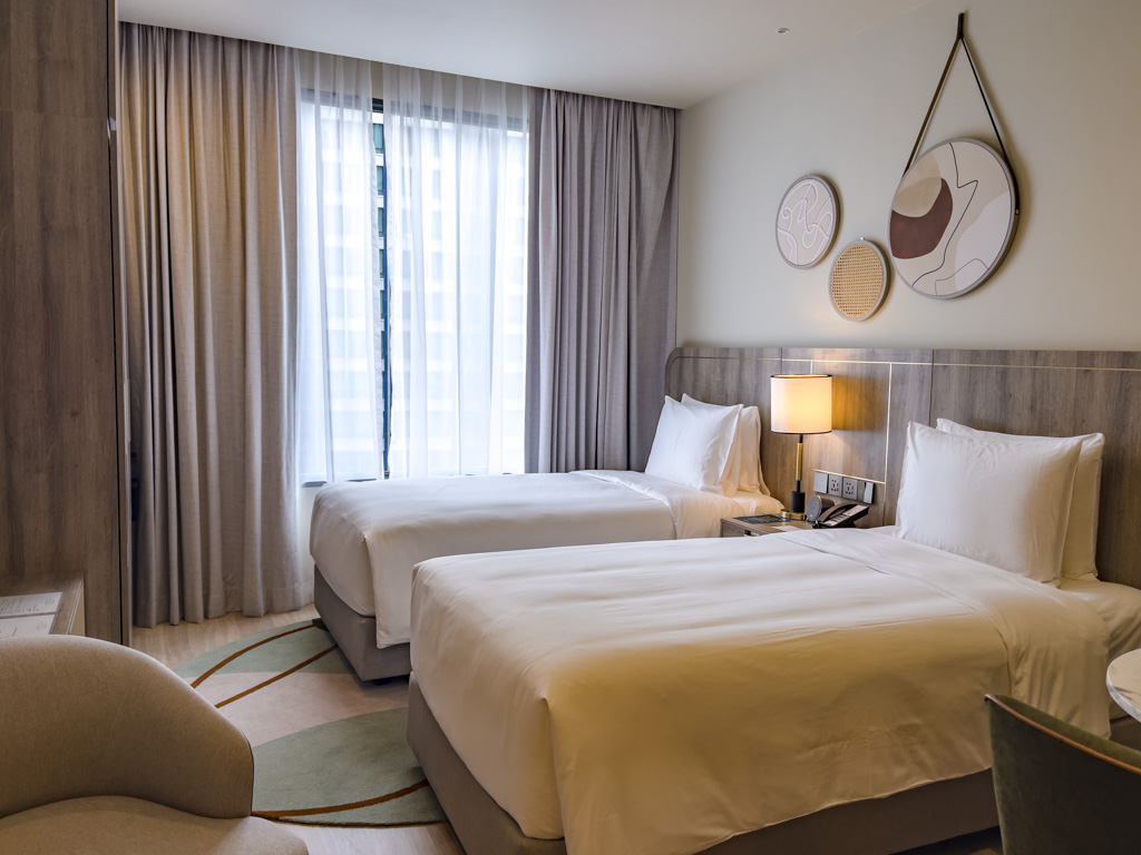 room staybridge sukhumvit suites hotel bangkok thailand - laugh travel eat