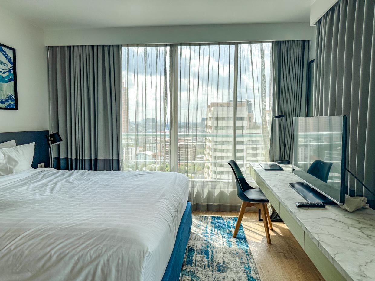 shama lakeview asoke service apartment bangkok thailand - laugh travel eat