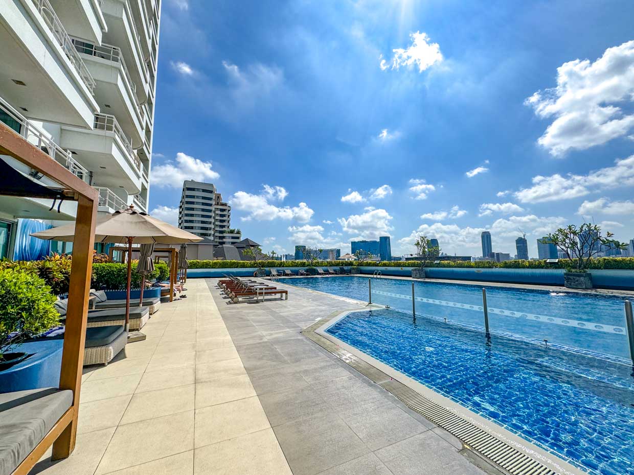 shama lakeview asoke service apartment bangkok thailand - laugh travel eat
