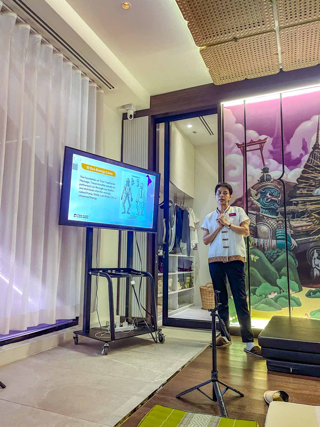 thai massage teacher thaihand massage workshop bangkok thailand - laugh travel eat