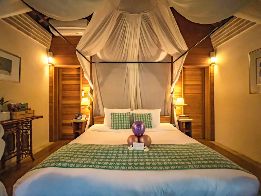 bed garden villa San Benito Philippines - laugh travel eat