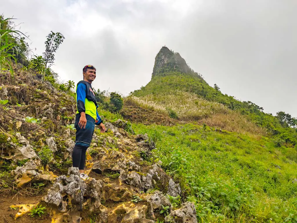 guide David moalboal cebu philippines - laugh travel eat