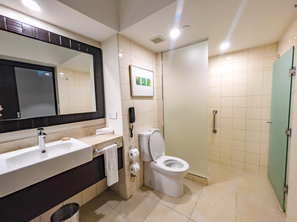 bathroom in Reef Wing Shangri-la yanuca island coral coast Fiji - laugh travel eat