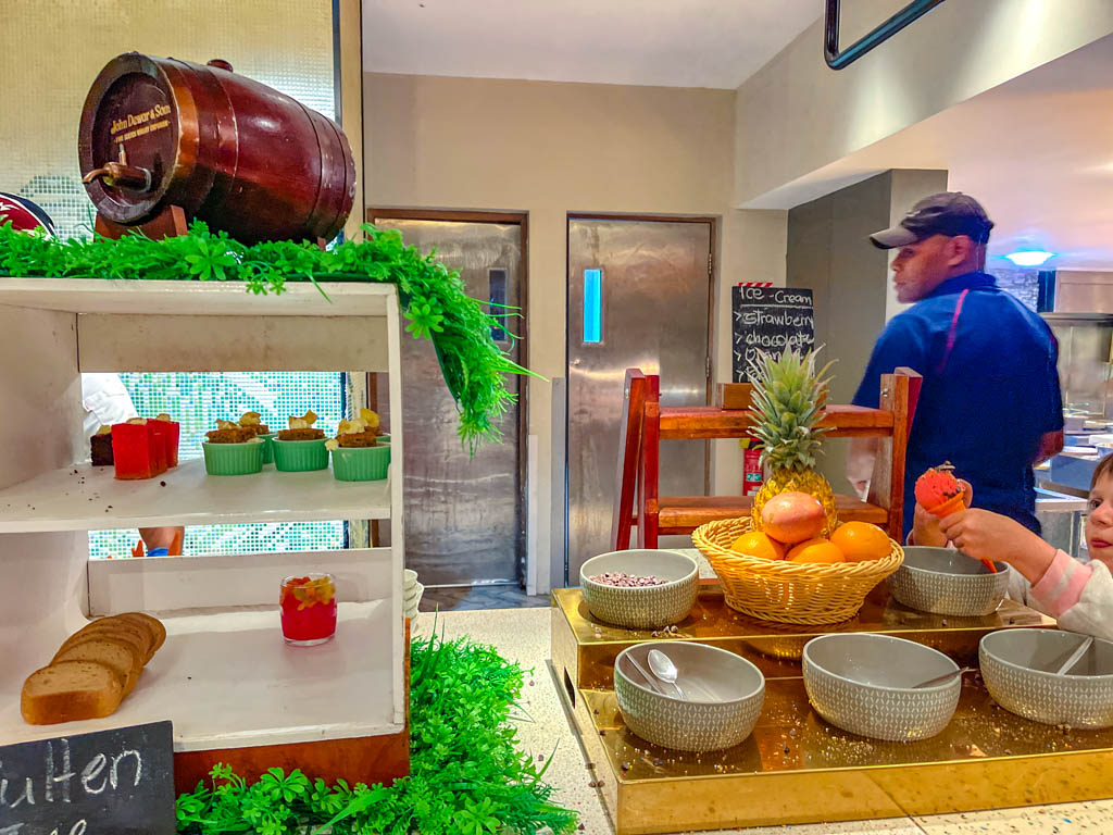 dinner buffet lagoon restaurant Shangri-la yanuca island coral coast Fiji - laugh travel eat