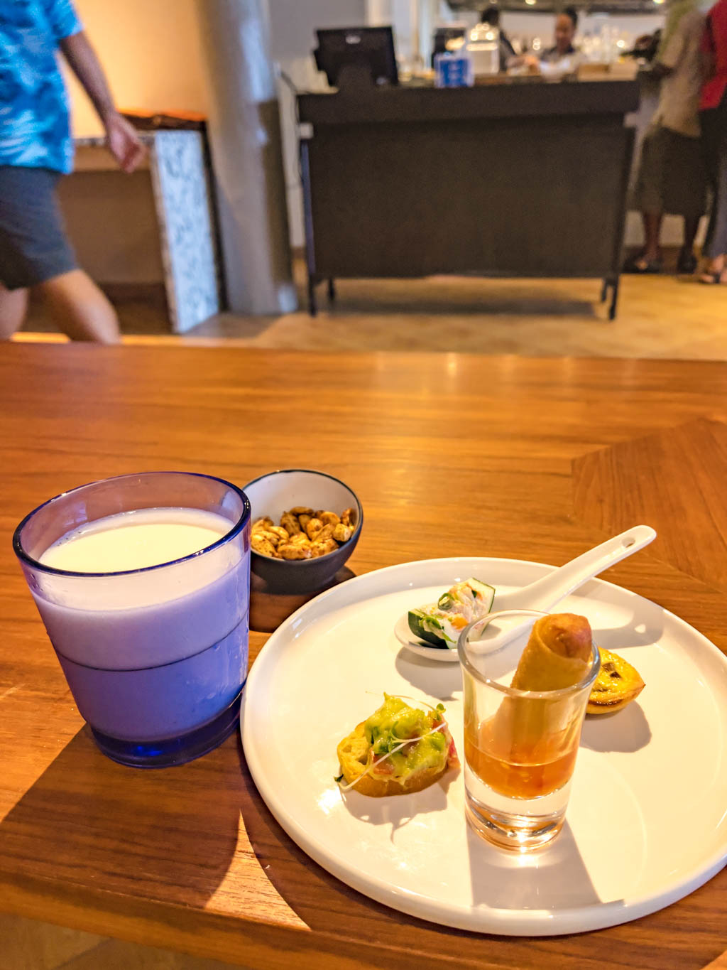 free cocktail and canapes Shangri-la yanuca island coral coast Fiji - laugh travel eat