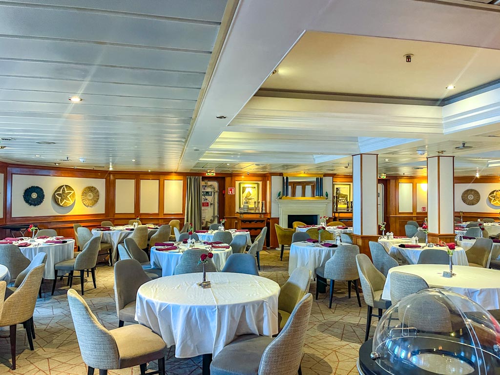 restaurant Calendonian Sky Captain Cook Cruise Fiji - laugh travel eat