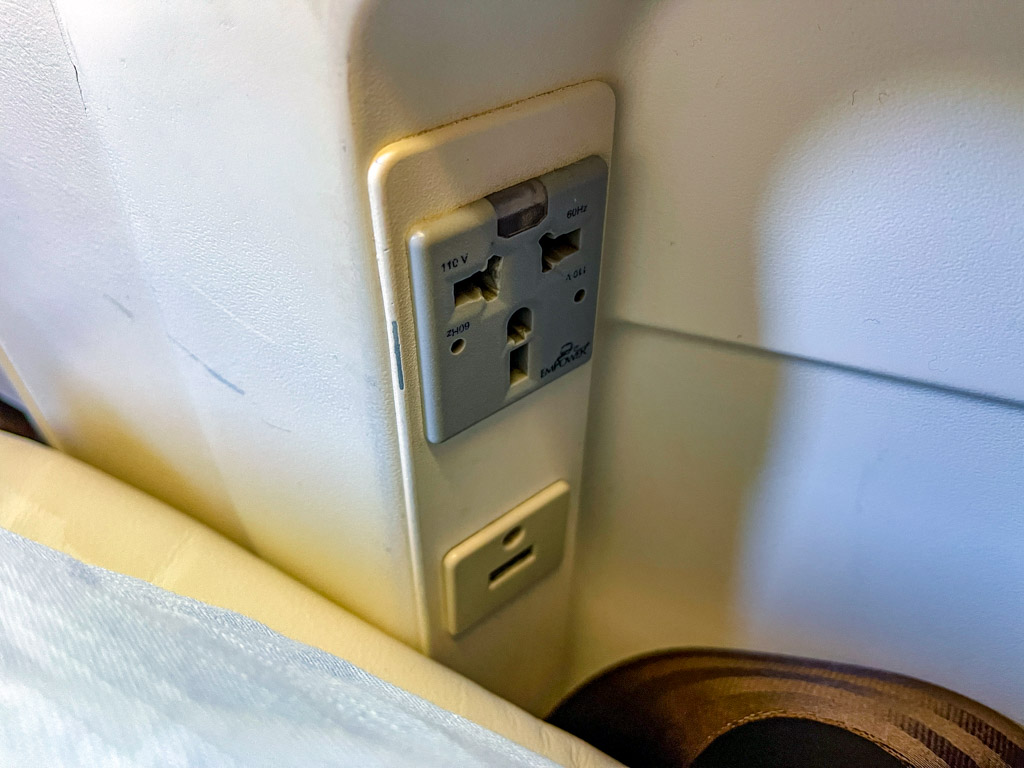 socket business class Fiji Airways hong kong to Nadi Fiji - laugh travel eat