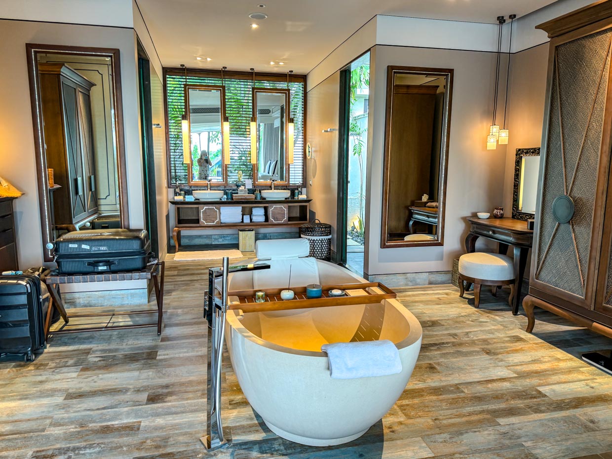 bathroom villa Jumeirah Bali Indonesia - laugh travel eat