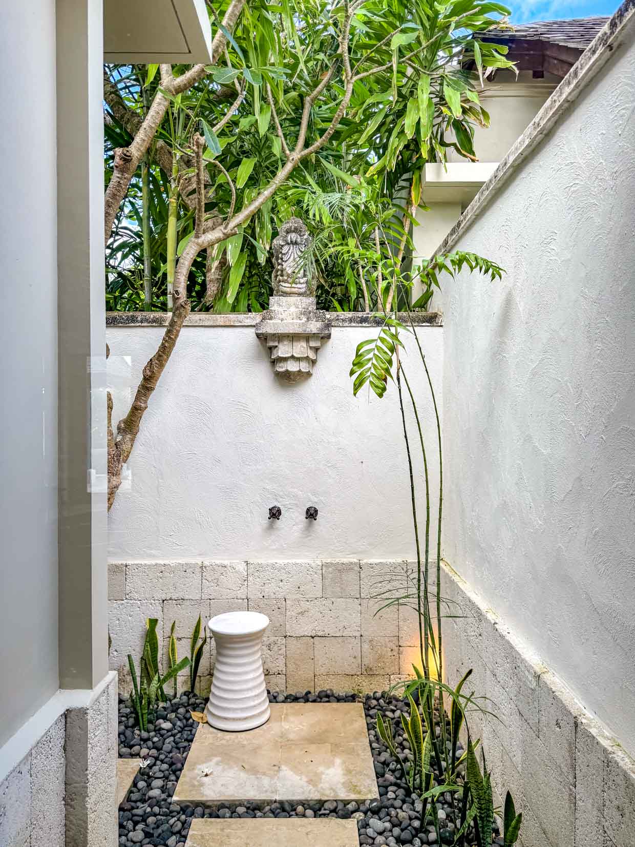 outdoor shower bathroom villa Jumeirah Bali Indonesia - laugh travel eat