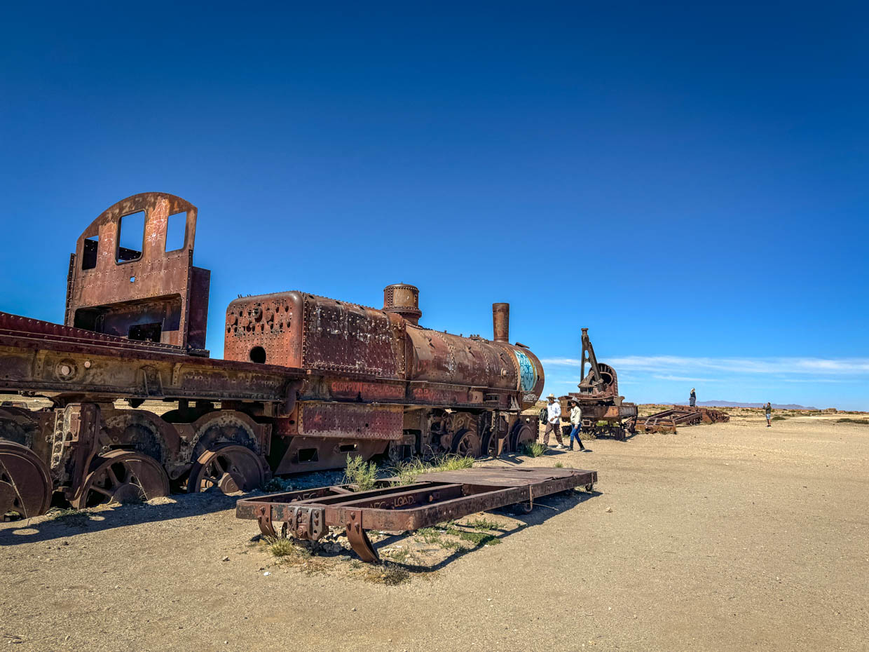 train graveyard Uyuni Bolivia - laugh travel eat