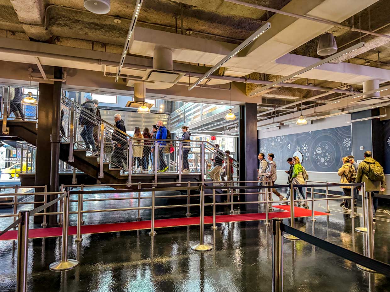 entrance Empire State Building New York USA - laugh travel eat