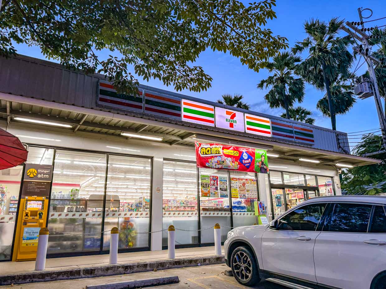 7-11 near aleenta resort hua hin thailand - laugh travel eat