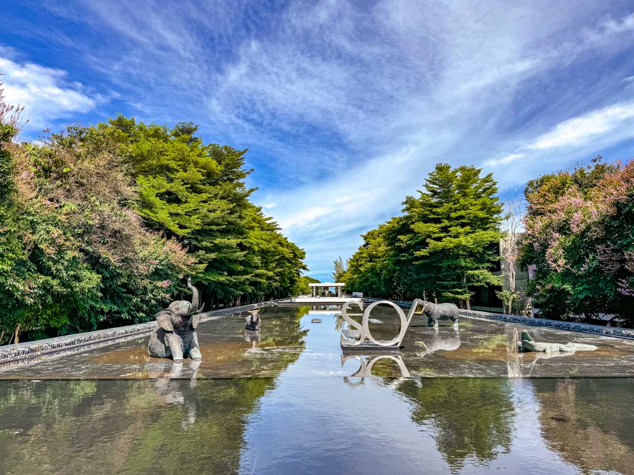 entering SO Sofitel hua hin thailand - laugh travel eat-2