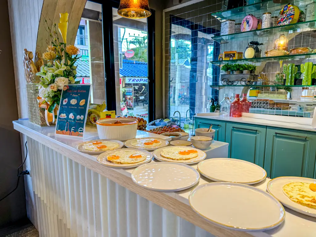 Centara Life Hotel Lamai Beach Koh Samui thailand _ laugh travel eat