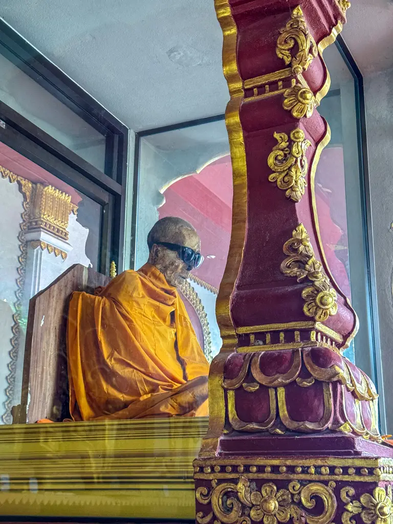 Wat Khunaram Koh Samui thailand _ laugh travel eat